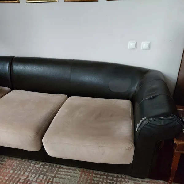 Canapea Mobexpert deteriorată înainte de reparație