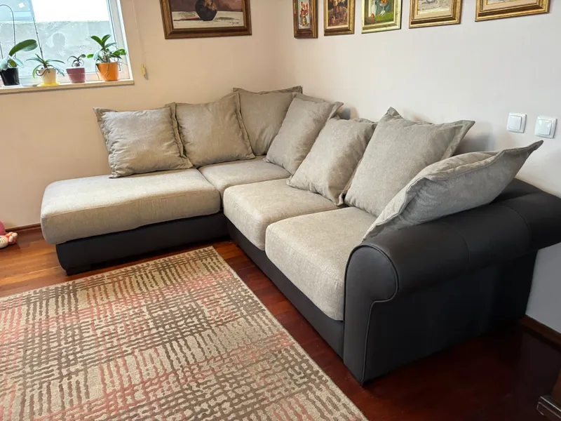 Canapea retapițată profesional București